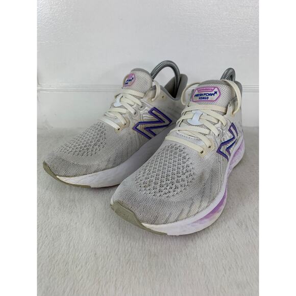 New Balance Vongo v5 Women’s Size 6.5 White Purple Running Shoes - Picture 1 of 9